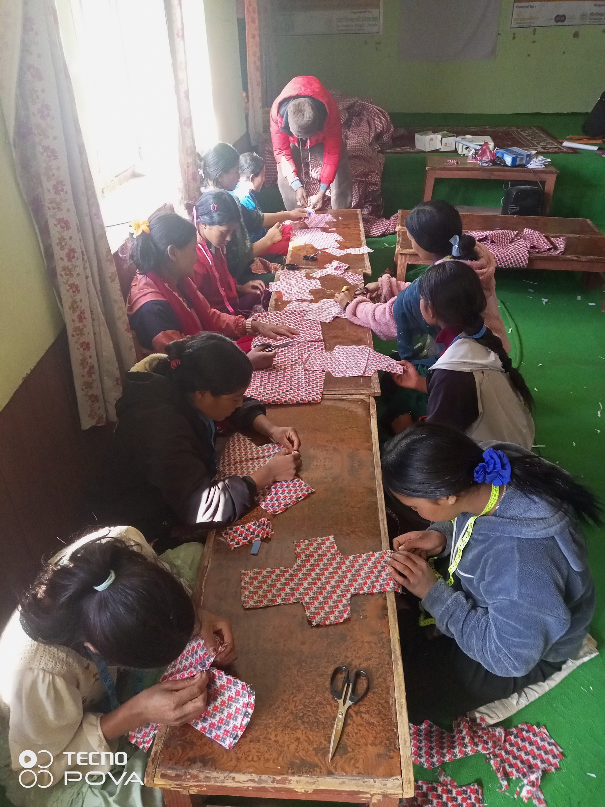 The adolescent girls making senitary pad durint the skill training